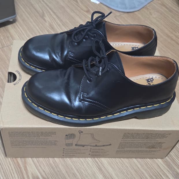 닥터마틴 1461 스무스 UK8 270