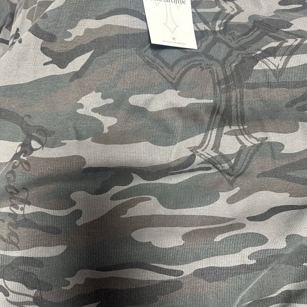 길라 아카이브 원숄더 롱슬리브 카모