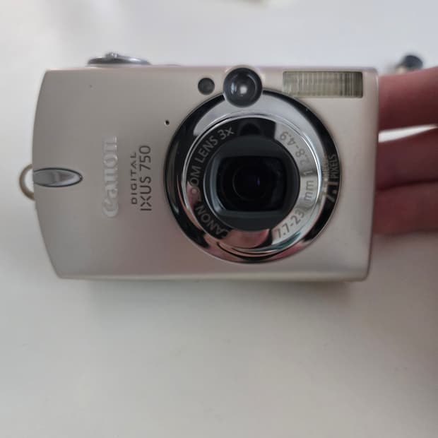 캐논 익서스 750 디지털 카메라