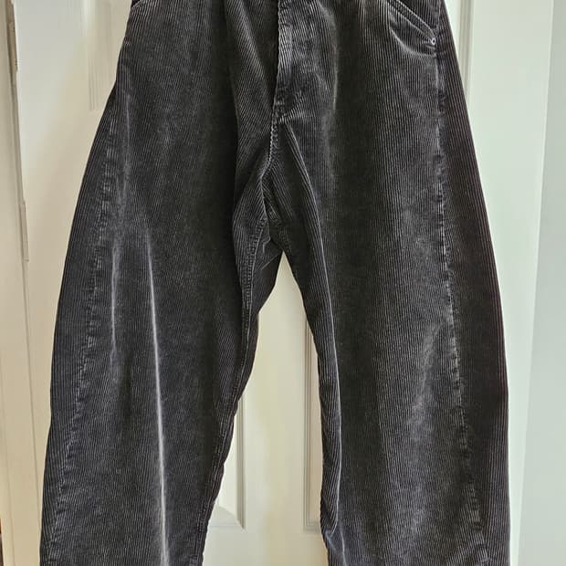 해칭룸 와이드 커브 코듀로이 팬츠 aged 블랙