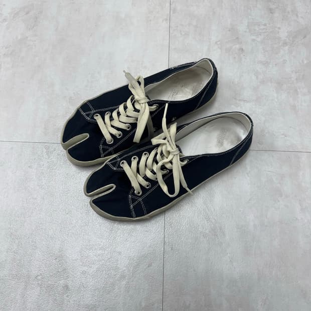 •Maison Margiela 타비 스니커즈