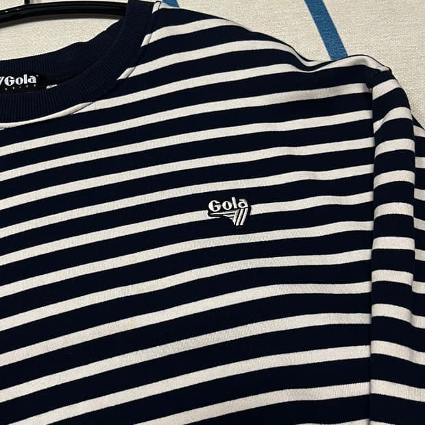 골라 스트라이프 맨투맨