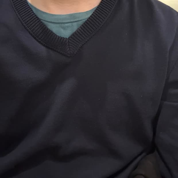 질샌더 브이넥 니트