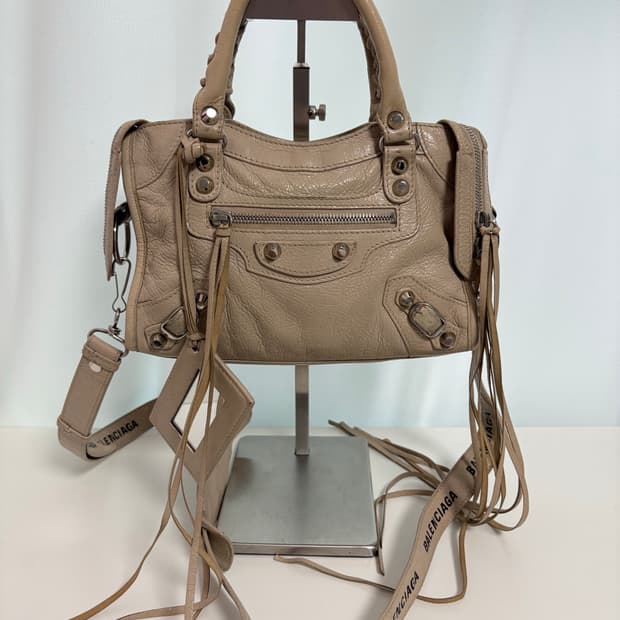 발렌시아가 모터백 미니 로고스트랩 베이지