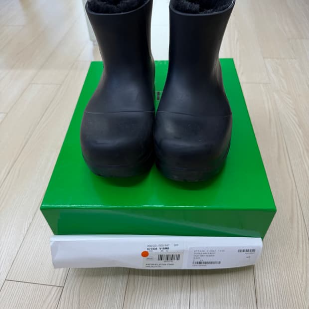 보테가 베네타 시어링 퍼들부츠 38사이즈 판매합니다