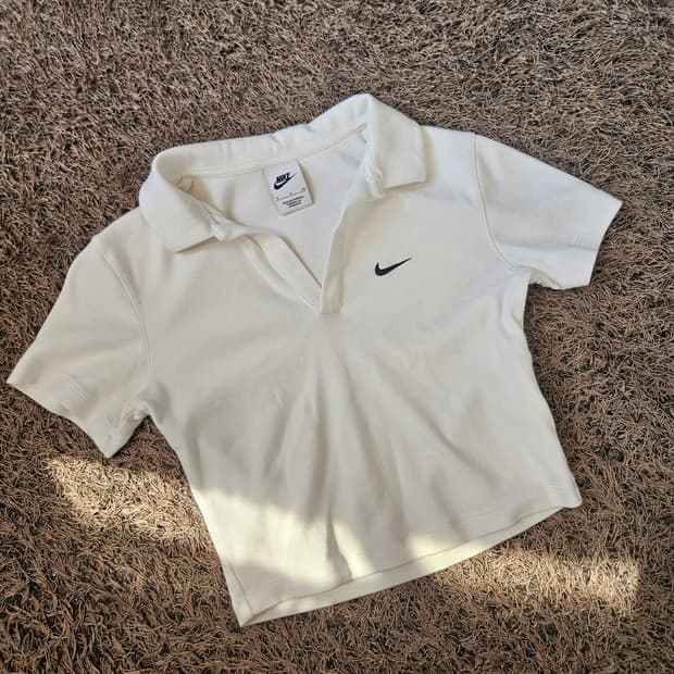나이키(Nike) NSW 에센셜 반팔 브이넥 크롭 카라티 S