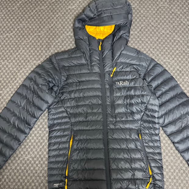 랩(Rab) 알파인 자켓 벨루가