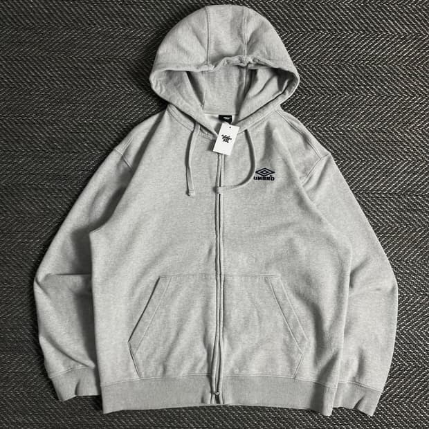 엄브로 미니멀 박시핏 후드 집업o 3204