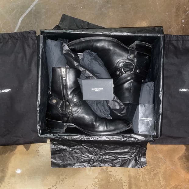 Saint Laurent 카프스킨 와이어트 하네스 부츠