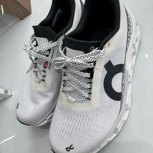 On 온 러닝 클라우드몬스터2 화이트 250사이즈 정리 합니다