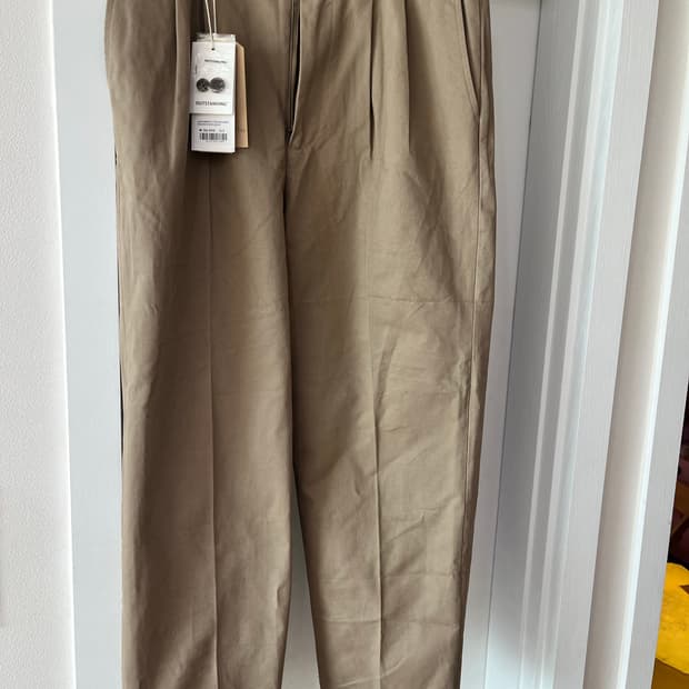 아웃스탠딩 투플리츠 치노