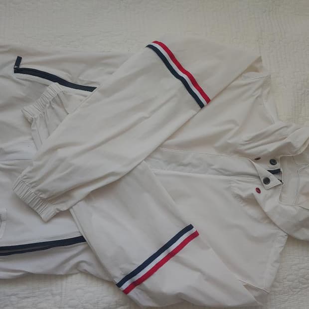 톰브라운 바람막이 판매합니다 2사이즈