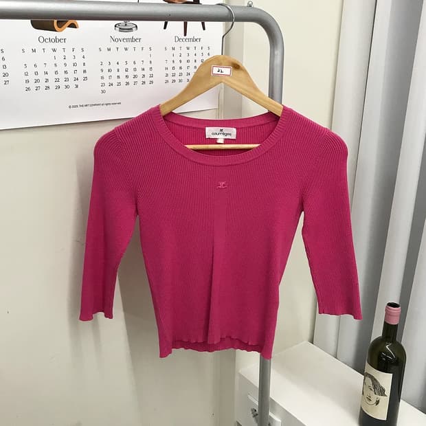 꾸레쥬 로고 골지 니트