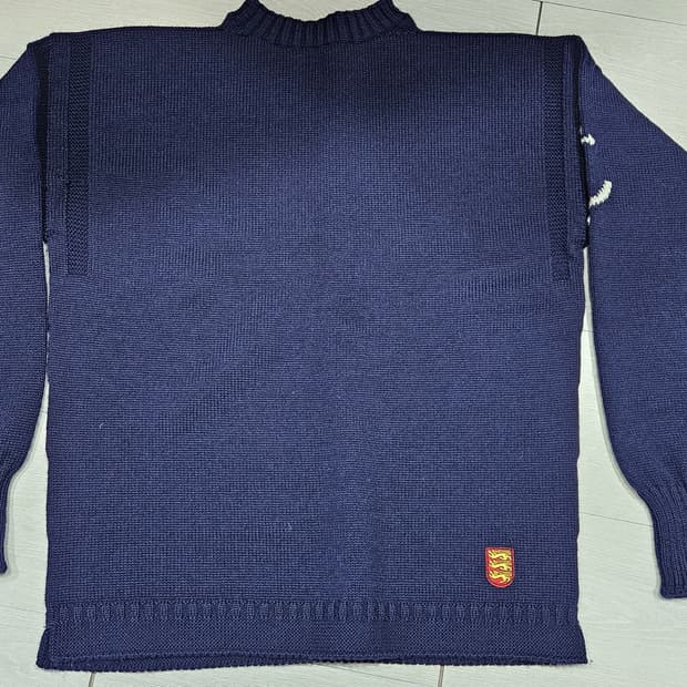 건지울른스 홀가먼트 스웨터 네이비 44