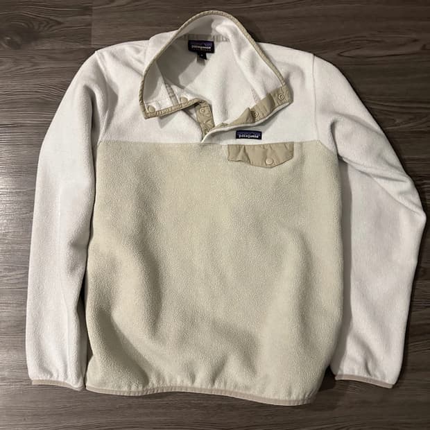 00s 파타고니아 신칠라 스냅-T 화이트/베이지