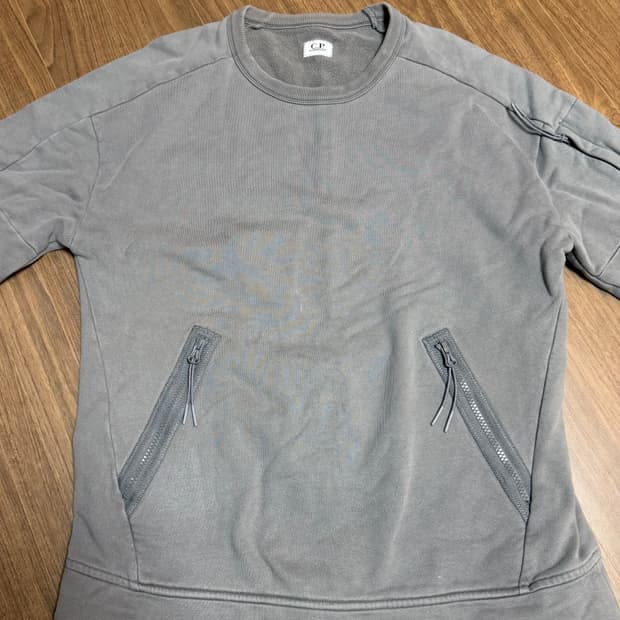 CP컴퍼니 맨투맨 L