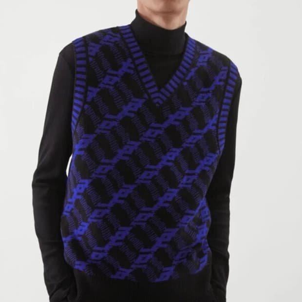 COS 코튼 울 블루 블랙 체인 프린팅 브이넥 베스트