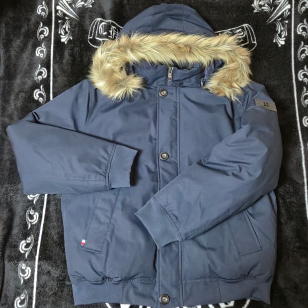 타미힐피거 다운 봄버 패딩