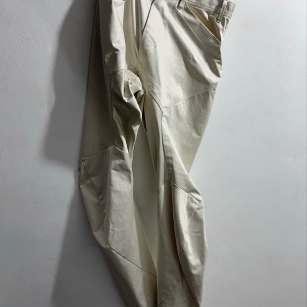 Julius 아이보리 팬츠