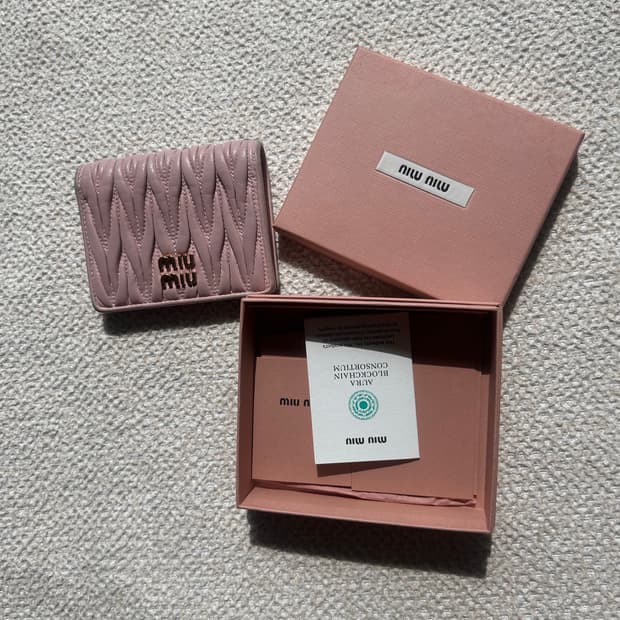 미우미우 반지갑