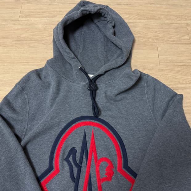 몽클레어 후드티