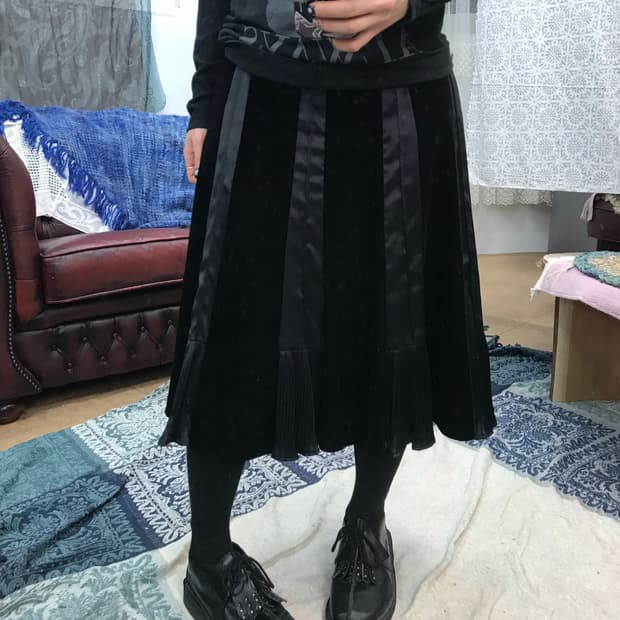 벨벳 플리츠 미디스커트 