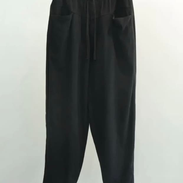 [1] 코모리 26ss 블랙드릴 테이퍼드 팬츠