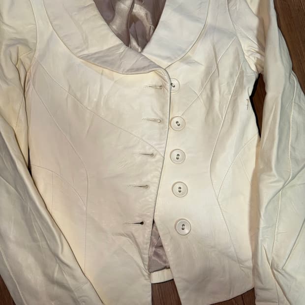 화이트 가죽 자켓