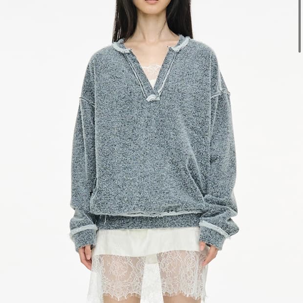 CERRIC 세릭 Furry V-Neck Sweatshirt