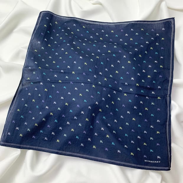 [정품] 버버리 네이비 패턴 손수건 스카프 반다나