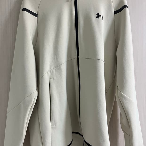 언더아머 후드집업