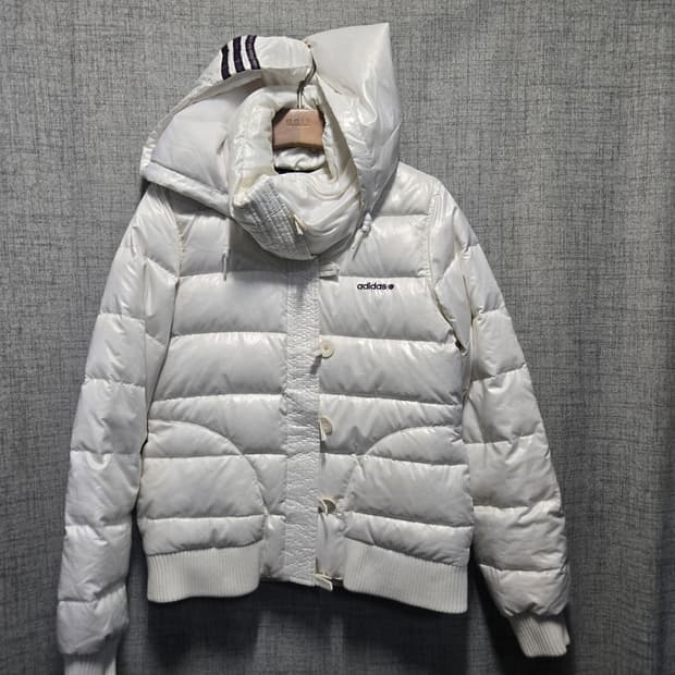 아디다스 여성 화이트 트랙탑 덕다운 숏패딩 