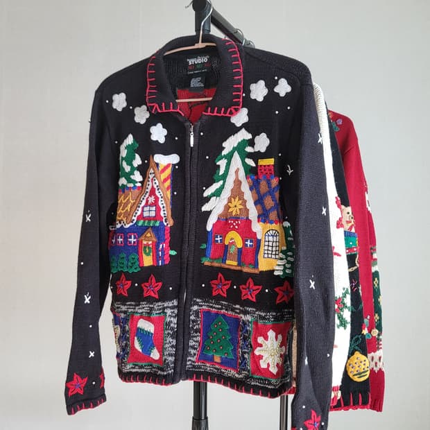 🎄크리스마스 마을을 담은 블랙 집업 가디건🎄