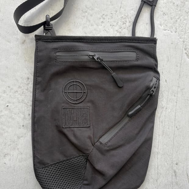 MPa SACOCHE BAG (BLACK)