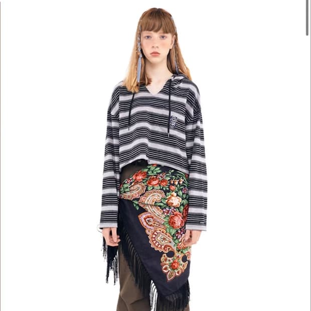 스컬프터 그룬지 스트라이프 크롭 후드티 그레이