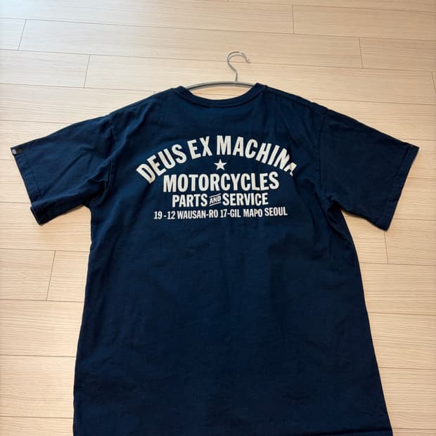 데우스 엑스 마키나 서울 어드레스 티셔츠 네이비