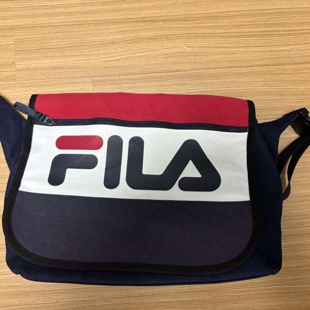 필라 메신저백