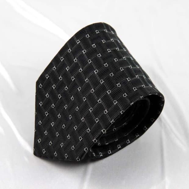 페라가모 9.3cm A+등급 간치니 남자 명품 넥타이