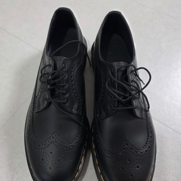 [새상품] 닥터마틴 윙팁 3989 310 사이즈 팝니다