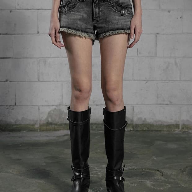 FRONT POCKET DENIM SHORTS
