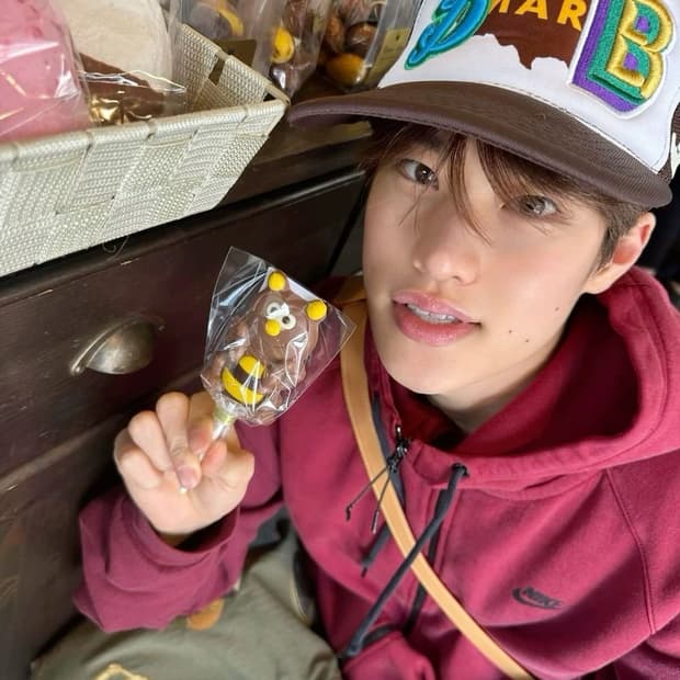 나이키 버건디 테크팩 s 라이즈 소희 착용