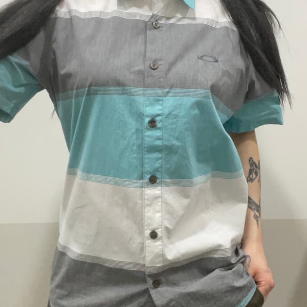 Oakley 오클리 엘립스 자수로고 멀티 스트라이프 반팔셔츠