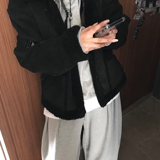 예모마일 에덴 무스탕 점퍼 블랙 