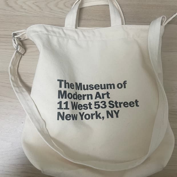 모마 바쿠 에코백 팝니다.