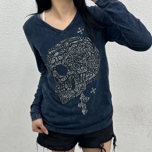 버커루 y2k 락시크맛 네이비 브이넥 롱슬리브 XS