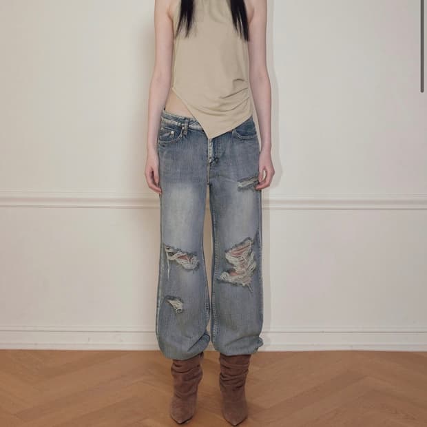 보헤미안서울 curved line drape top 홀터넥 나시