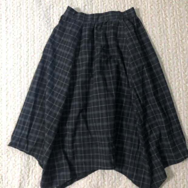Navy check unbal skirt