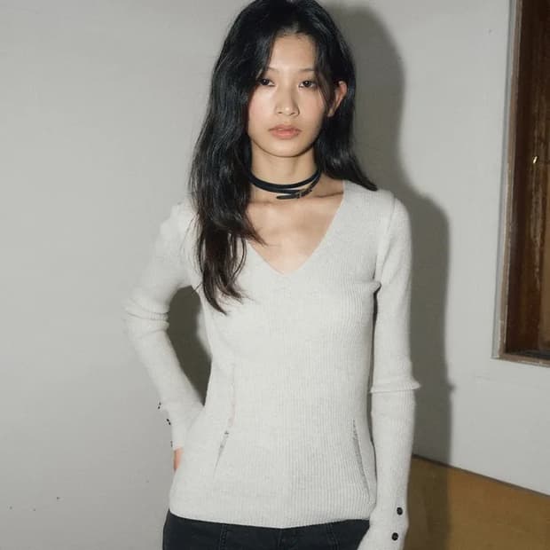 헬레네파리스 데미지드 브이넥 리브드 니트 오트밀