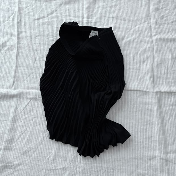  ▫️Giorgio Armani Pleats Skirt