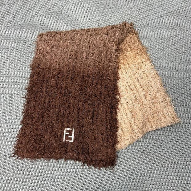 펜디 그라데이션 니트 머플러  v1516